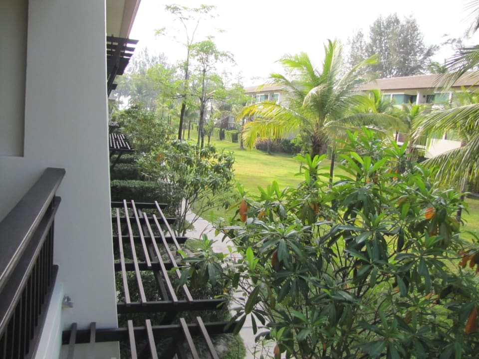 Blick vom Balkon Outrigger Khao Lak Beach Resort