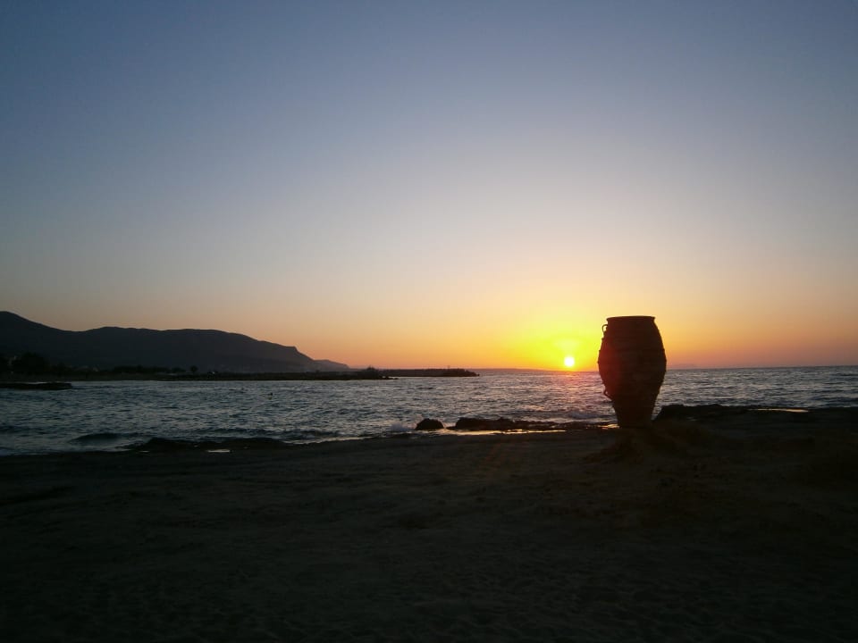 Sonnenuntergang neben Hotel Phãea Cretan Malia