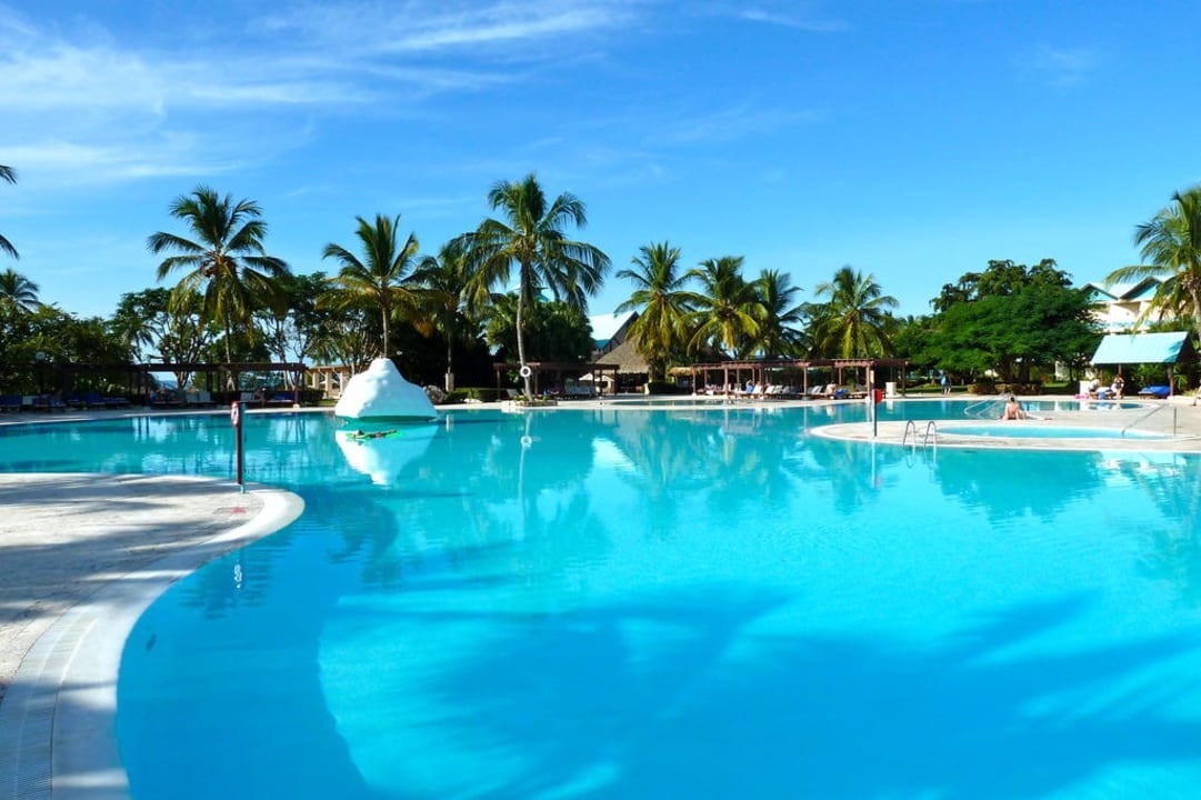 Der Main Pool Dreams La Romana Resort & Spa