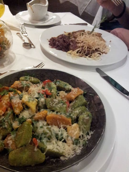 Zwiebelrostbraten u. gebratene Kartoffelgnocchie Parkhotel Wallgau