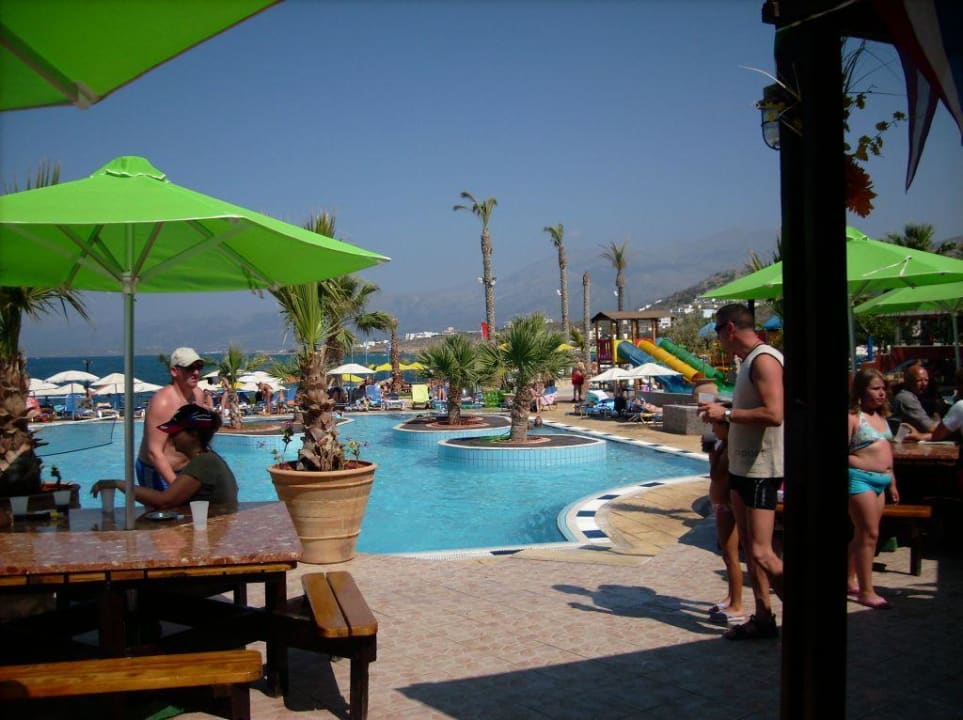 Die Poolbar Eri Beach & Village