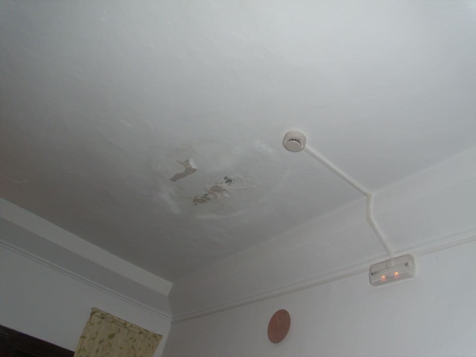 Schimmelflecken Decke im Speisesaal Gavimar Ariel Chico Club & Resort