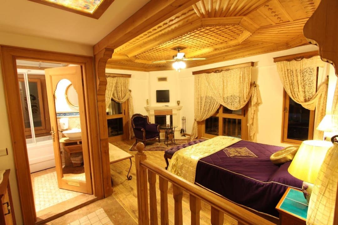 Corner room with fire place Hotel Kerme Ottoman Konak