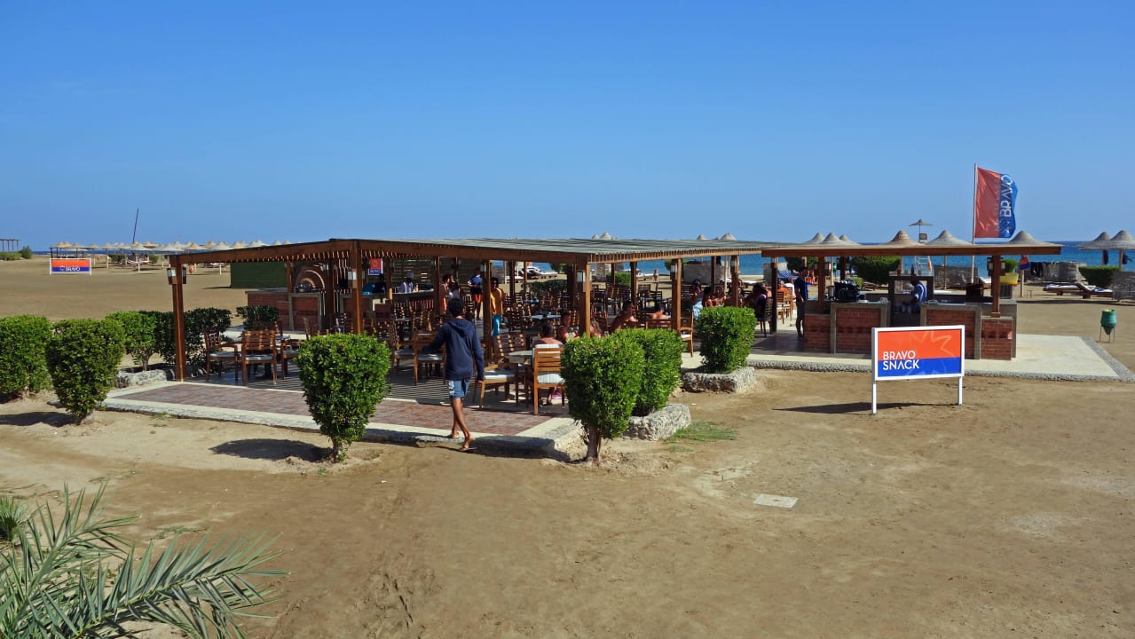 Beachbar Shams Alam Beach Resort