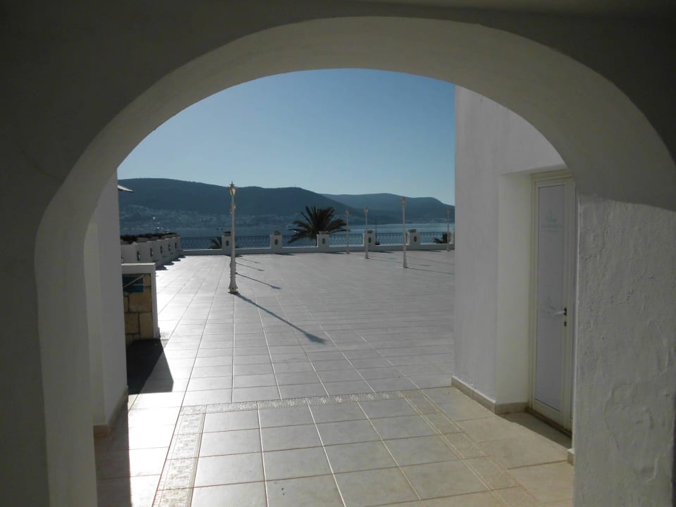 Blick in der Anlage Salmakis Resort & Spa