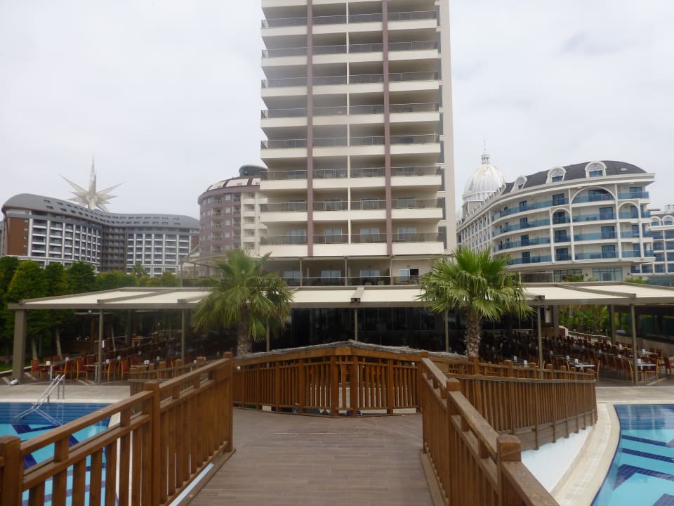 Außenansicht Saturn Palace Resort Hotel