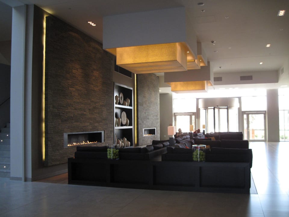 Sitzecke mit Kamin Van der Valk Hotel Düsseldorf
