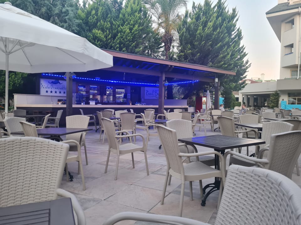 Pool Side Breeze Hotel