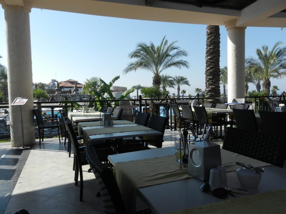 Frühstück nach ein paar Längen im Pool  TUI BLUE Palm Garden