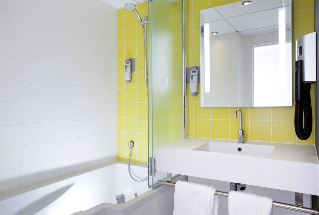 Bathroom Hotel ibis Styles Paris Porte d'Orléans