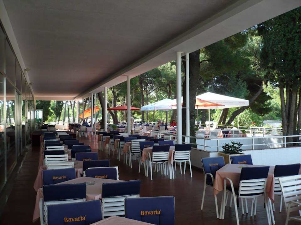 Die Aussenterrasse vom Speisesaal Rivijera Villen & Dependance Flora & Madera