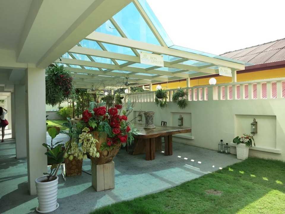 Garten The Settlement Hotel