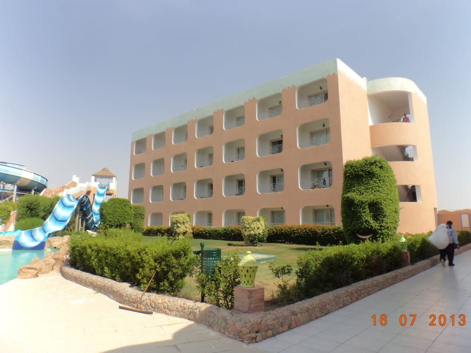 Eines der Nebengebäude Titanic Resort & Aqua Park