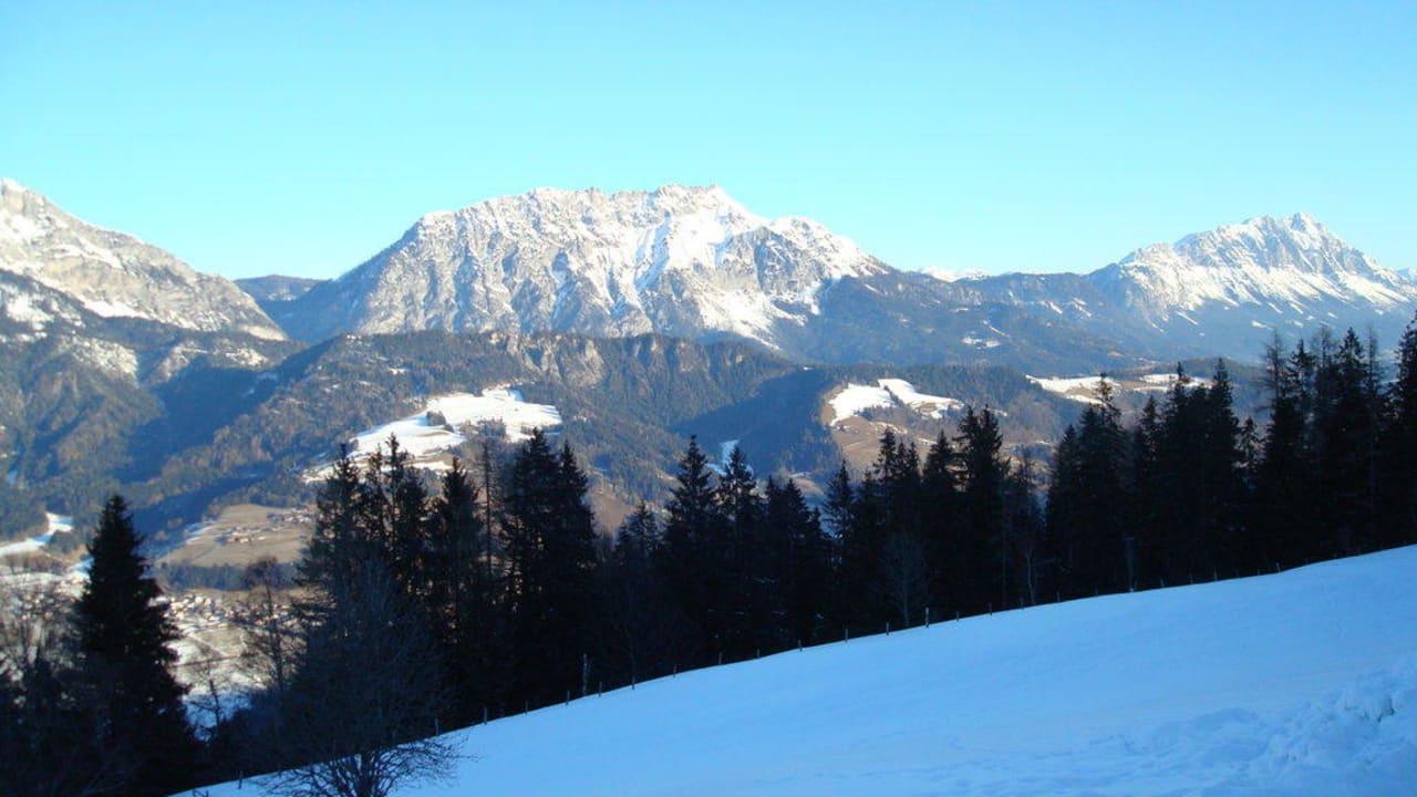 Blick ins Tal bevor es geschneit hat Hotel Loipoldhof