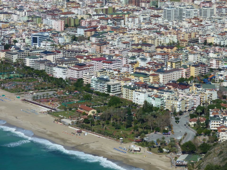 Hotel mittig rechte Bildhälfte - von Burg gemacht Hotel Aslan City Kleopatra