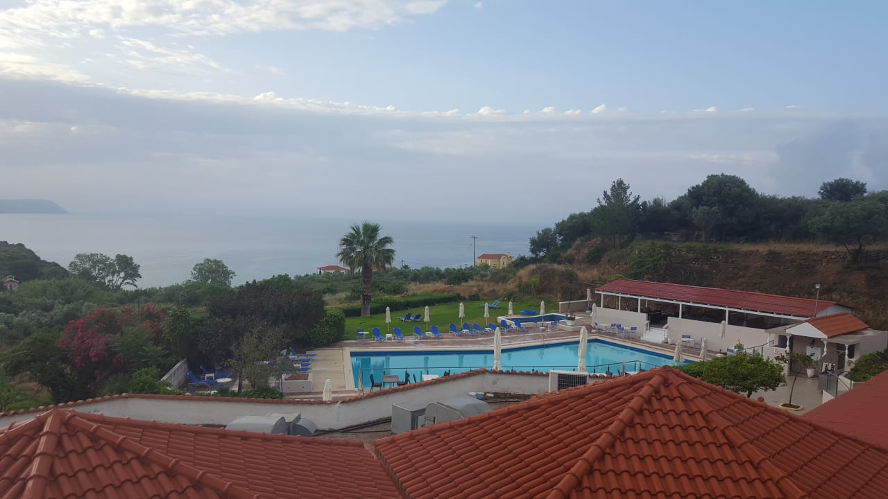 Blick vom Balkon Hotel Karavados Beach