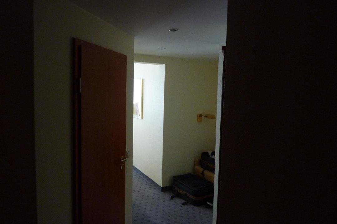 Blick von der Tür in Zimmergang Dom-Hotel