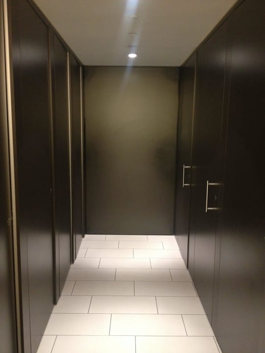 Öffentliche Toilette in der Lobby DoubleTree by Hilton Hotel London - Tower of London