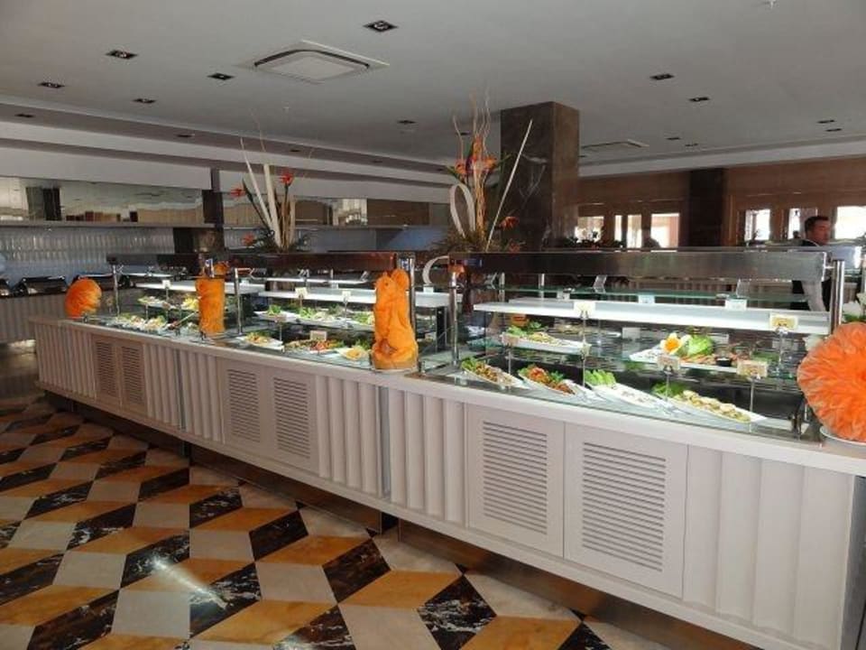 Das Büffet ist aufgebaut Sentido Trendy Verbena Beach