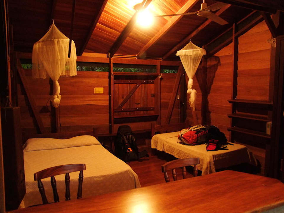 Blick durchs Fenster Suital Lodge