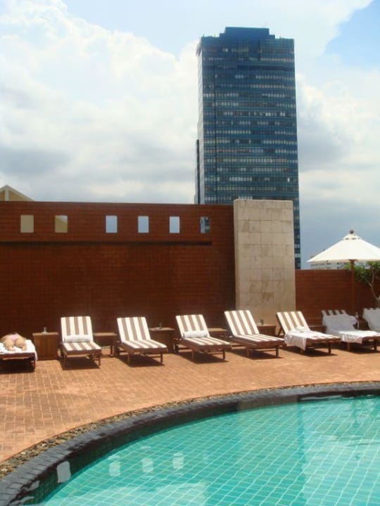 Poolbereich im Lebua Hotel Lebua At State Tower