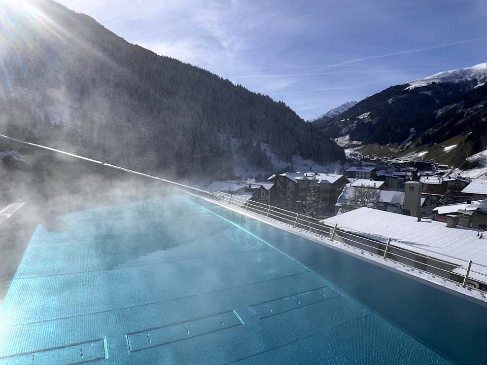 Pool Hotel Alpin Spa Tuxerhof