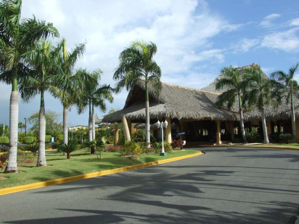 Eingang des Princess Hotels Punta Cana Princess All Suites Resort & Spa