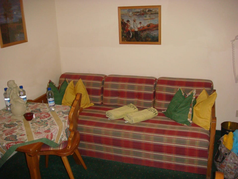 Couch Post Post Hotel