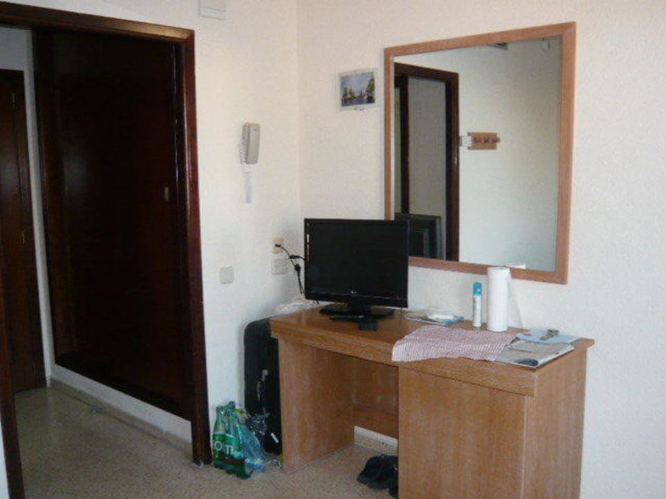 Sidebord mit Kühlschrank u.TV The Sea Hotel by Grupotel - Adults only