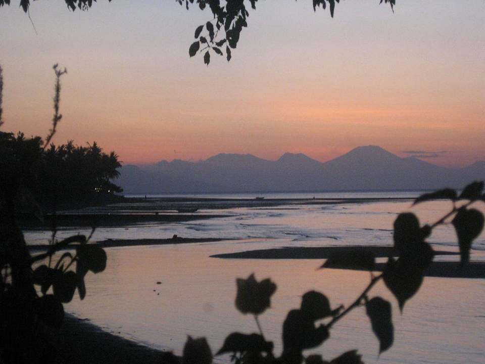 Traumhafter Sonnenuntergang Aditya Beach Resort Lovina