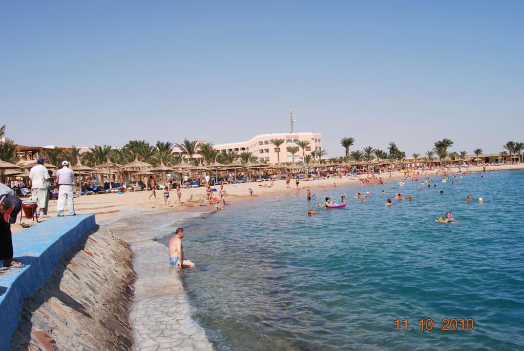 Blick auf hoteleigenen Strand Beach Albatros Resort