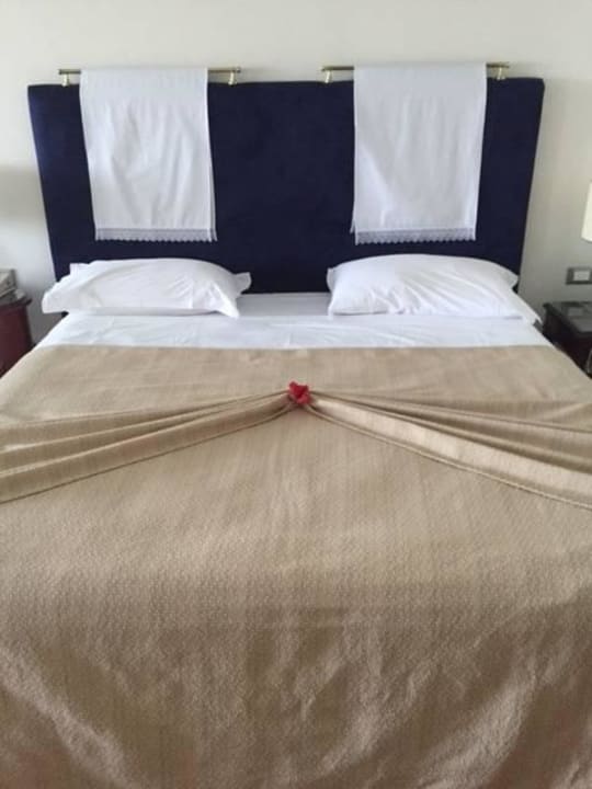 Schön hergerichtetes Bett von den Putzfeen Atrium Prestige Thalasso Spa Resort & Villas