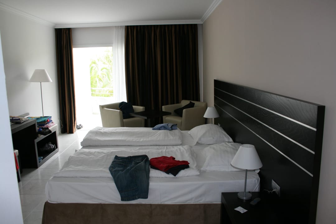 Das geräumige Doppelbett allsun App.-Hotel Esquinzo Beach