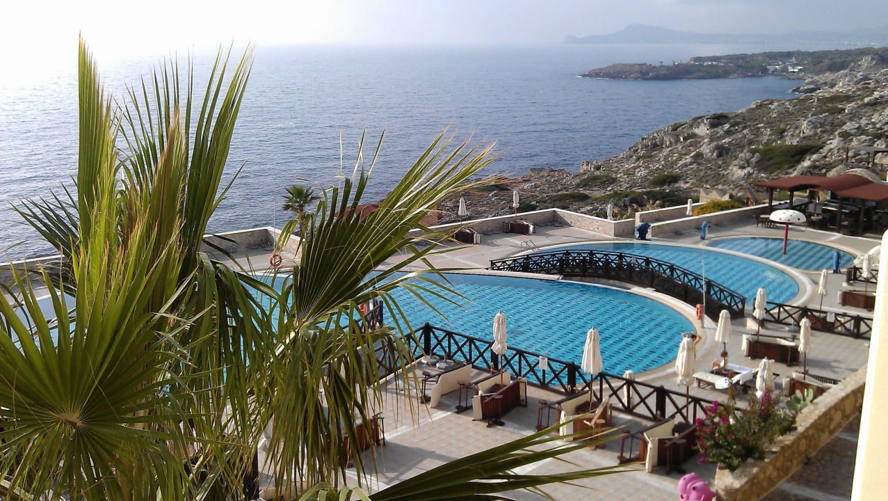 Das ist der Pool an der ,, Helios Bar´´ Hotel Kalithea Horizon Royal