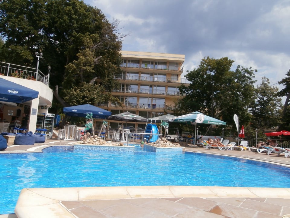 Basen Hotel Holiday Park