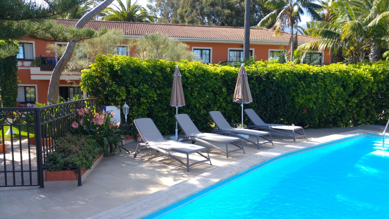 Pool Apartments Ambassador