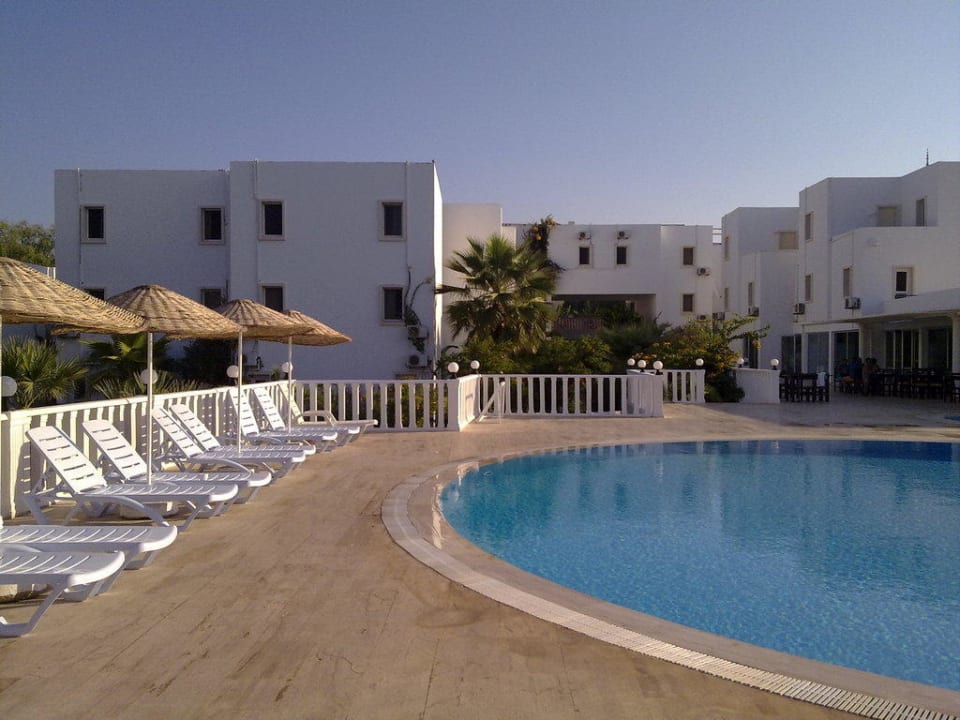 Pool Charm Beach Hotel