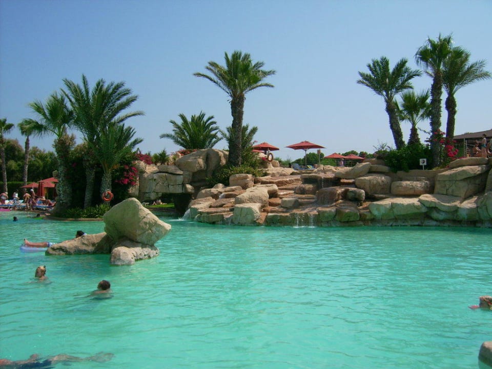Pool mit Wasserfällen Sahara Beach Aquapark & Resort