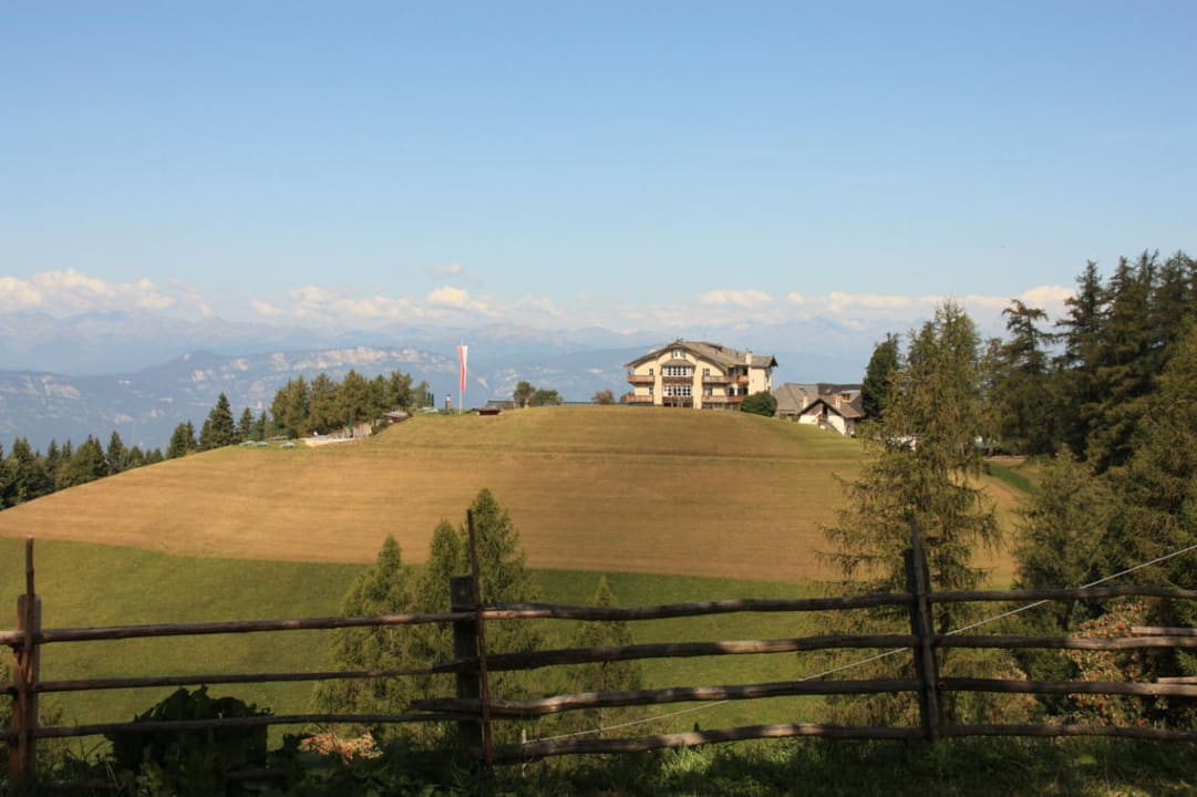 Der Zirmerhof von der Kirche aus gesehen Hotel Zirmerhof