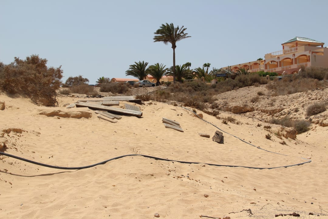 Abenteuerlicher Zugang zum Strand H10 Playa Esmeralda - Adults only