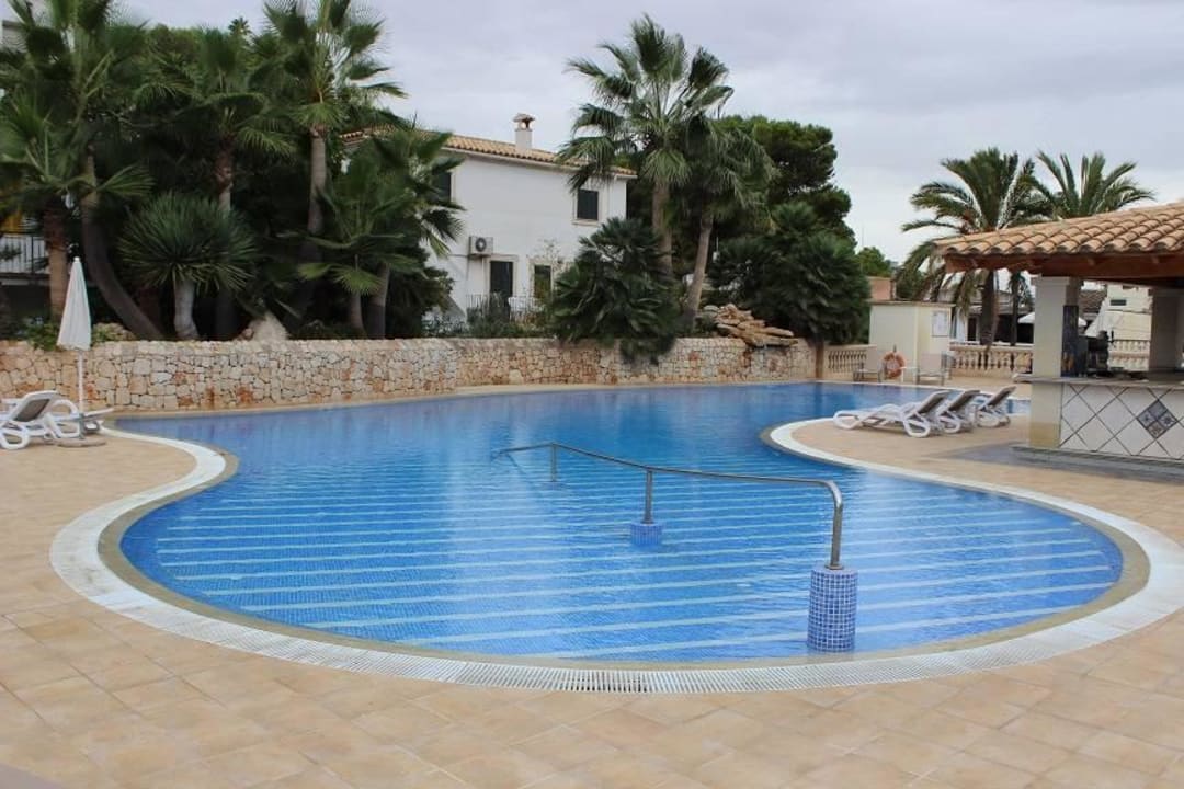 Pool ist hübsch, aber unbeheizt Smy Portocolom