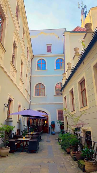 Außenansicht Hotel U Zlateho Jelena