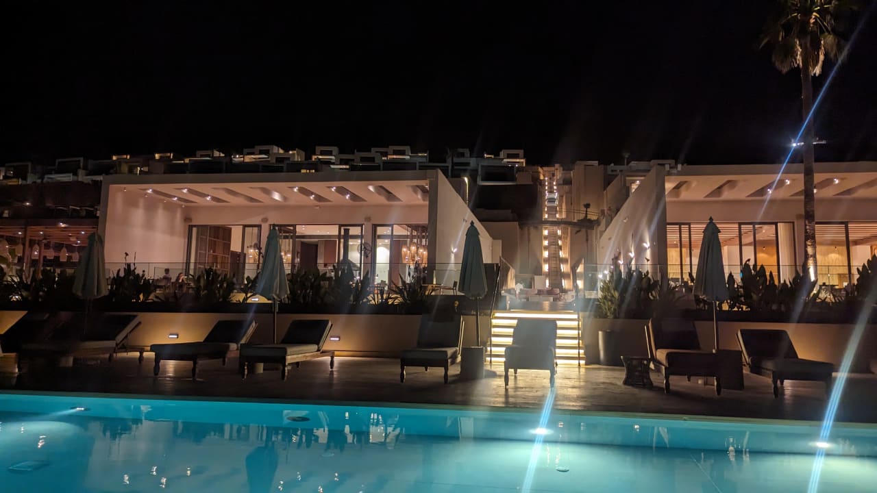 Außenansicht The Royal Senses Resort, Curio Collection by Hilton