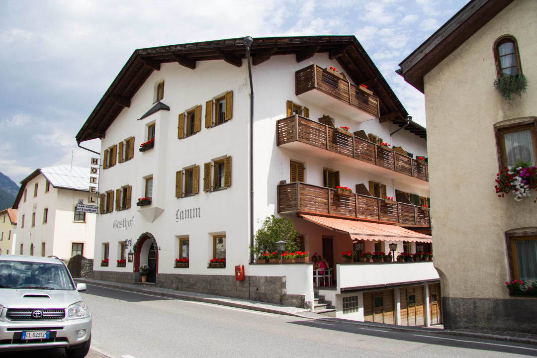 Frontansicht Münstertal-Straße Tuberis Nature & Spa Resort