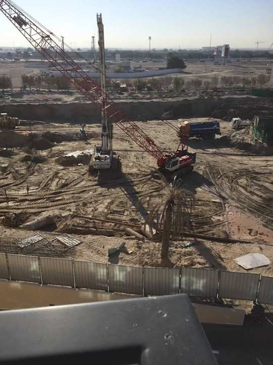  Staubig und Laut - Rund um die Uhr  Park Apartments Dubai, an Edge By Rotana Hotel