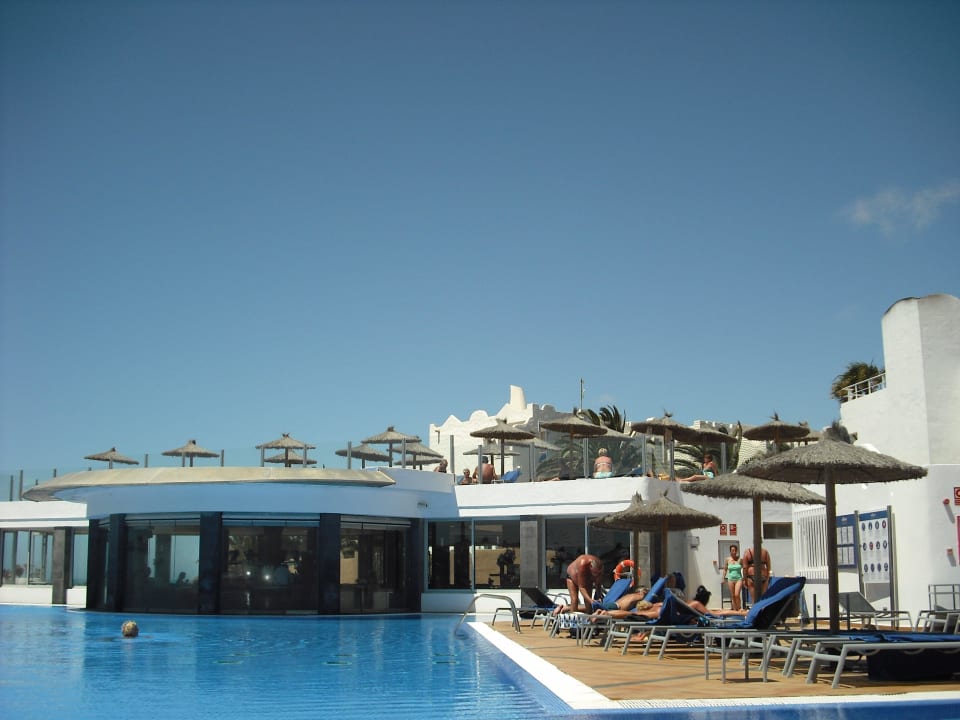Blick auf die Poolbar allsun App.-Hotel Barlovento