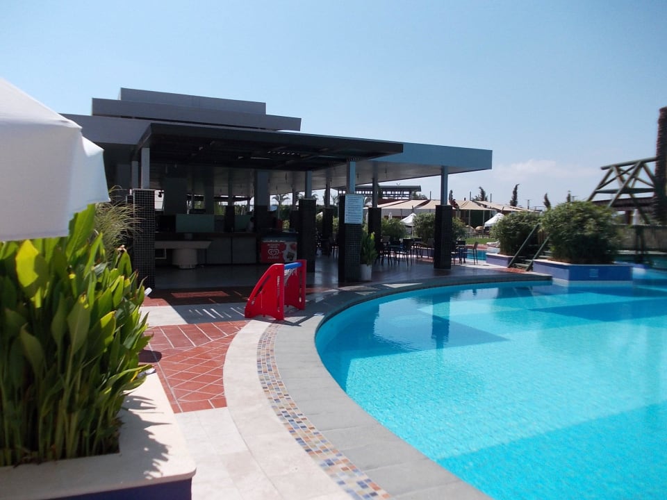 Pool mit Poolbar TUI BLUE Xanthe