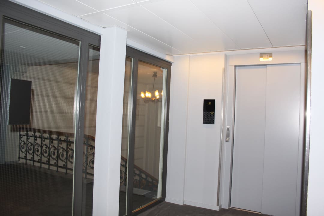 Treppenhaus und Lift Hotel Vitznauerhof