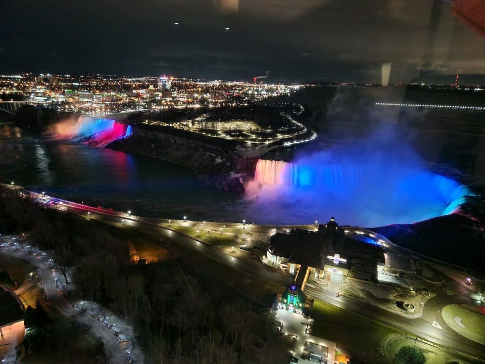 Ausblick Embassy Suites Hotel Niagara Falls / Fallsview