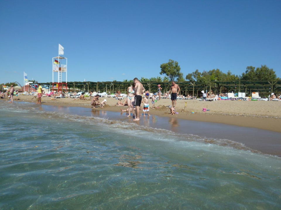 Hotelstrand mit Rettungsschwimmer Marvida Family Eco